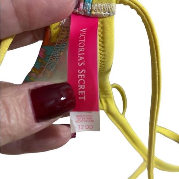 Victoria’s Secret bikini top. Ruffled accent. Size 32DD - Picture 7 of 9